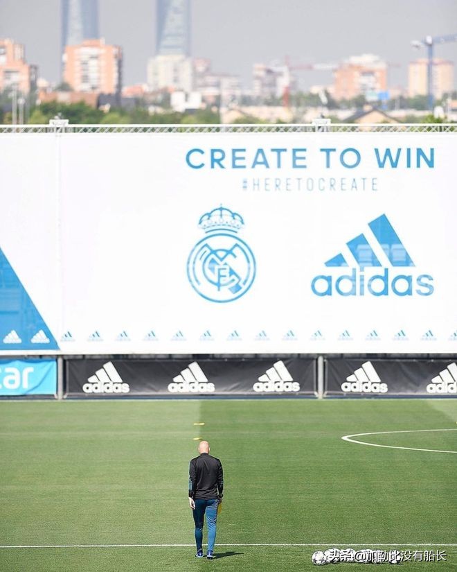 齐祖评价皇马帅位（与曼联帅位渐行渐远的齐达内，执教皇马开局时有何过人之处？）