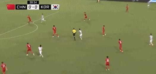 国足三十九分几秒进的乌龙球（回放国足3次丢球！超级乌龙球，防守6人看戏，后防核心被打爆了）