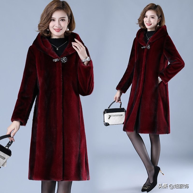 过年回家时，送给妈妈几款洋气保暖的大衣外套，让她心里美滋滋的