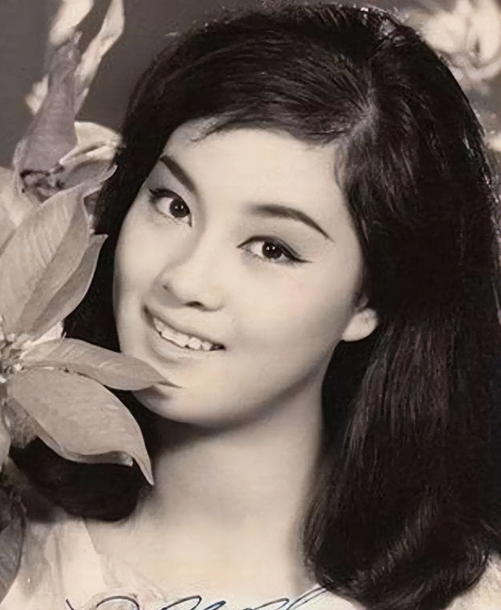 女星何莉莉:屡遭背叛却不离婚,丈夫死后她的报复让小三有苦难言