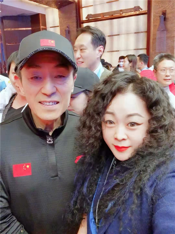 一起向未来！十佳设计师丁洁在鸟巢与孩子们“虎头虎脑”迎冬奥