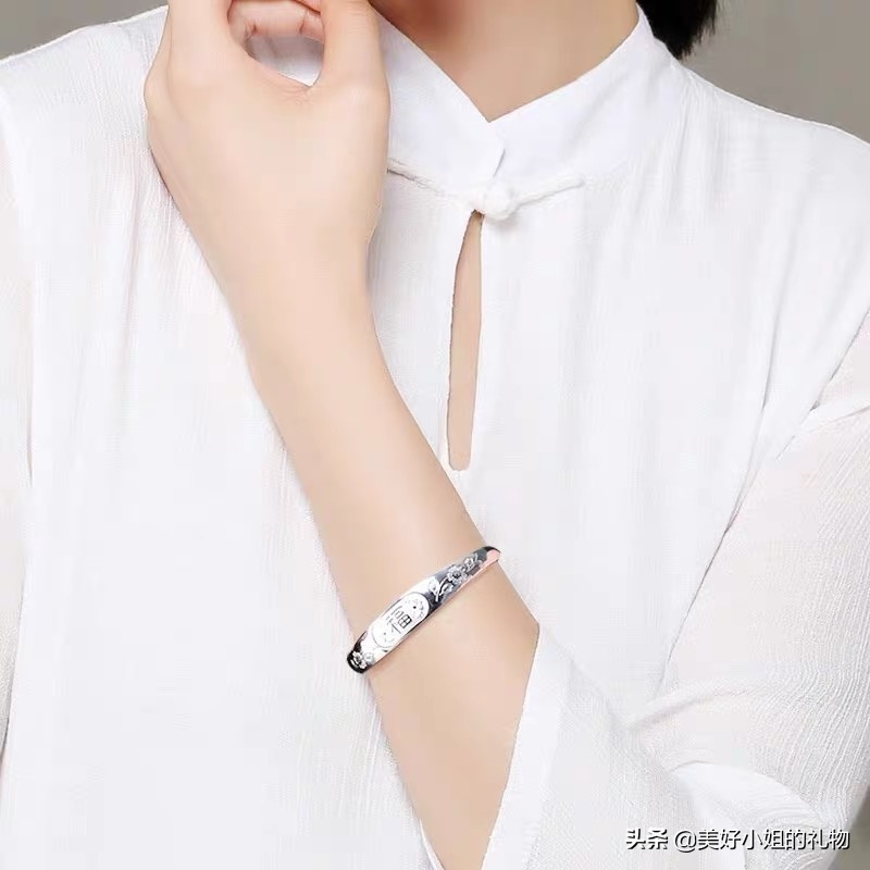 母亲节礼物系列I 细数我私藏的宝藏首饰，千元不到让妈妈闪耀起来