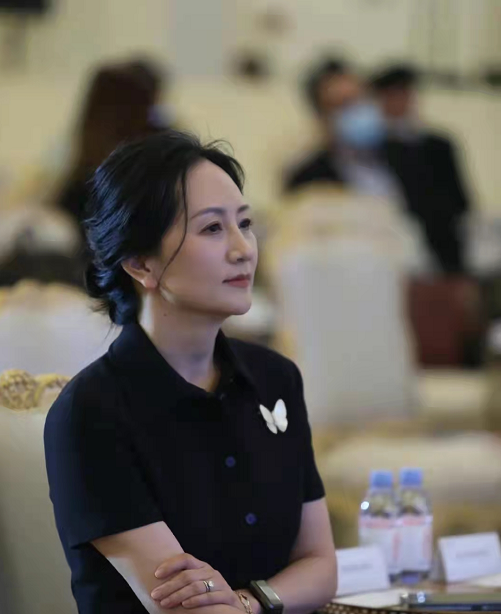 孟晚舟用一句话概括回家后的感受，短短几个字，尽显温文尔雅