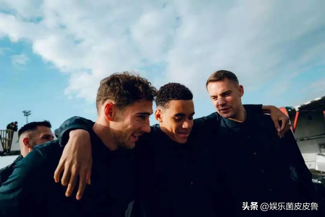 2018世界杯英格兰足球衣（世界杯各国都穿了什么？C罗内马尔帅到起飞，英格兰队西装只有600）