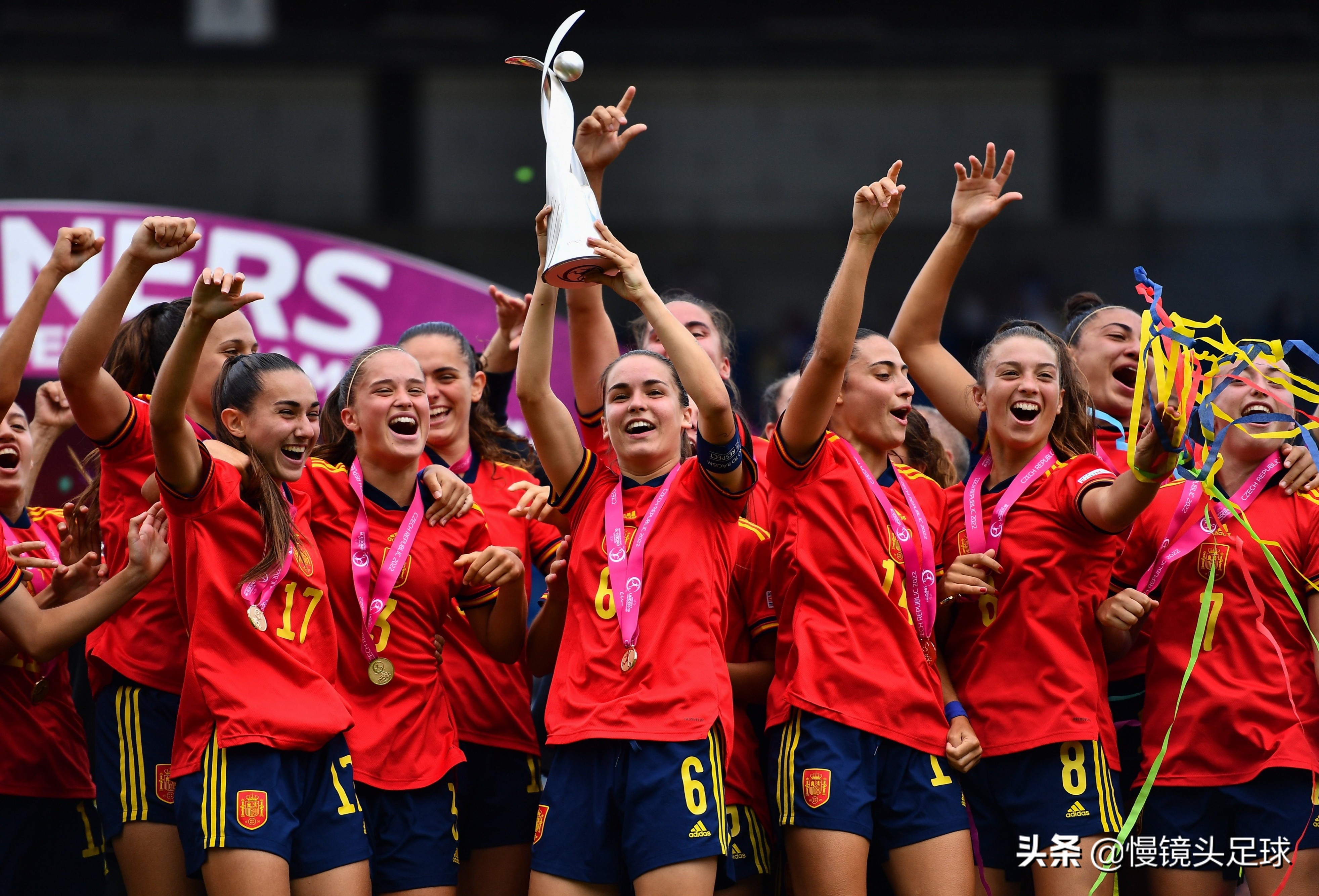 欧洲杯西班牙女足（93分钟绝杀，2-1！欧洲冠军诞生：西班牙人狂欢，给中国女足启示）