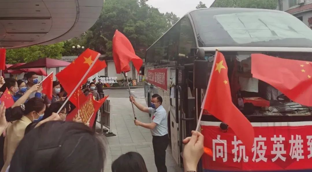 江西省人民医院援南昌核酸采样队返院