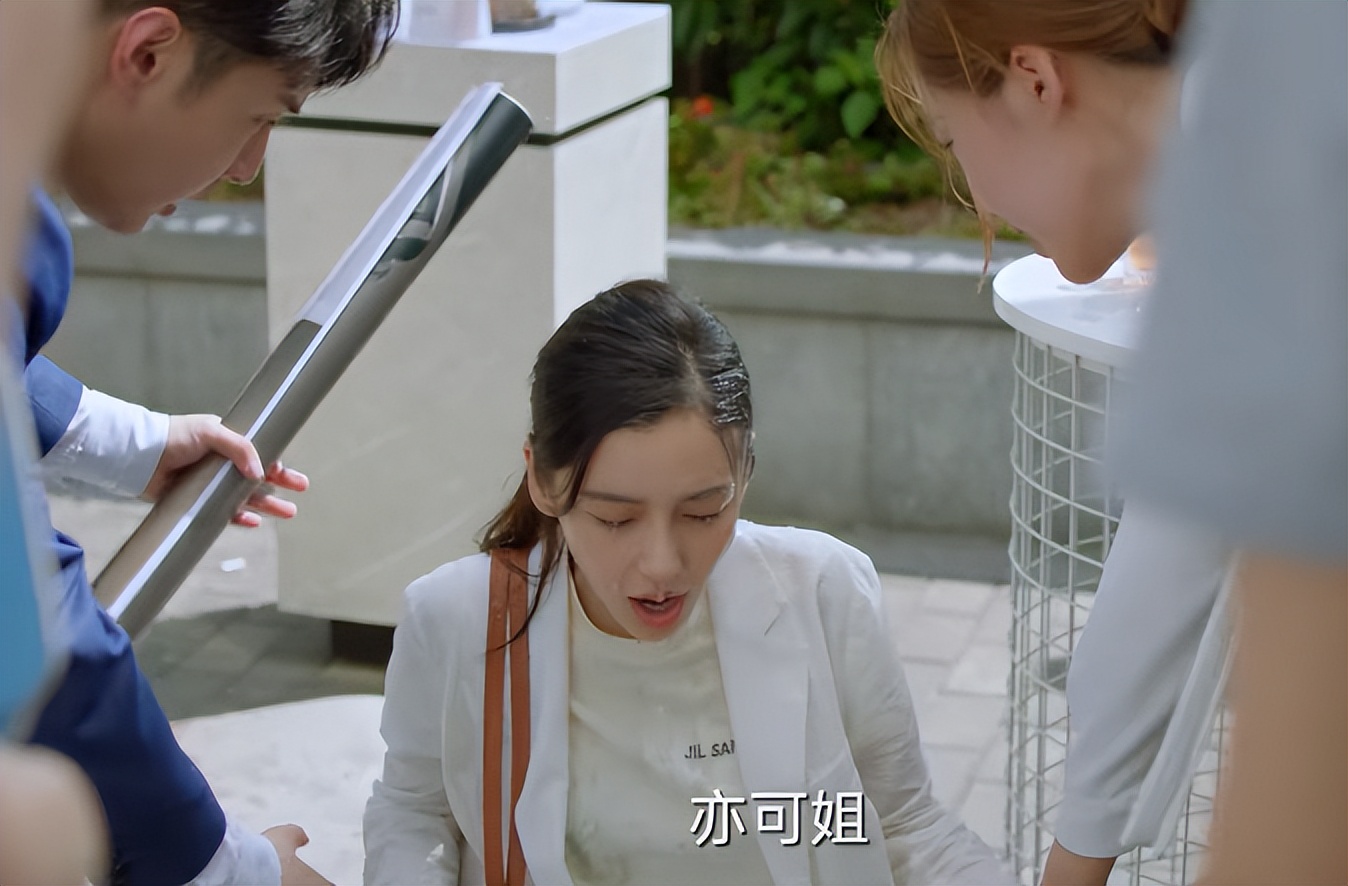 播8集，冲到榜单第一，baby令观众成功入坑，言情剧有天花板了？