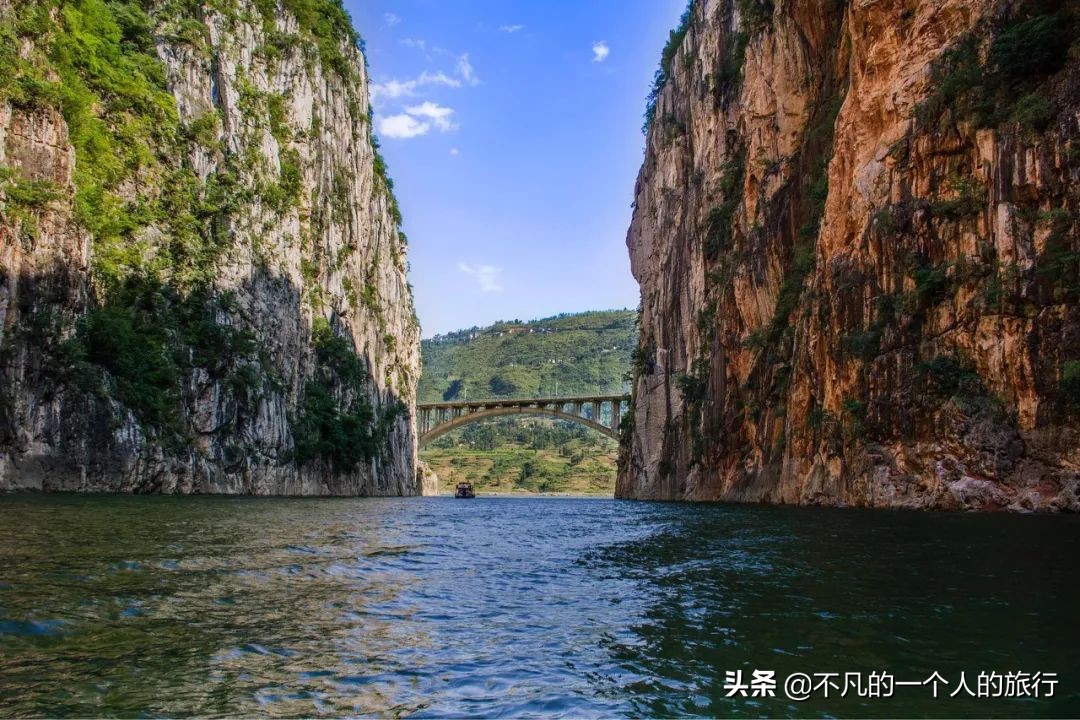 它是中国唯一凉都，空调都是摆设，超过30度有警报