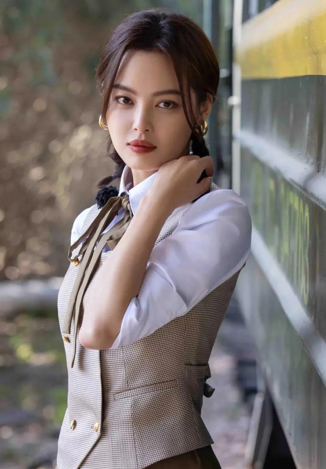 青年演员,辛芷蕾