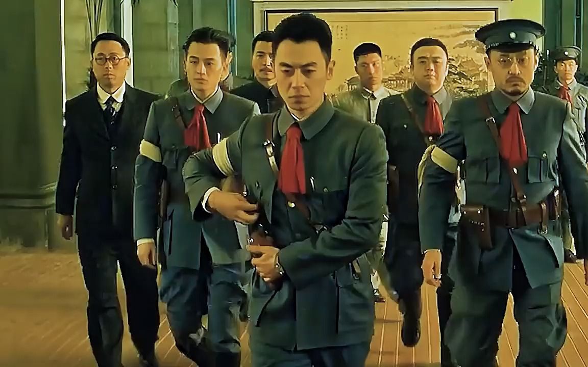 朱亚文"宠妻"人设塌了?搂抱女化妆师姿势暧昧,女方配文更暧昧