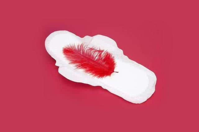 女性来例假时，突然流出一股血块，是身上掉下的一块肉吗？