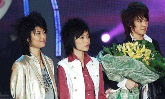 明星“装熟”被打脸有多尬？被保镖“叉出”、台上撕脸，尬到抠地