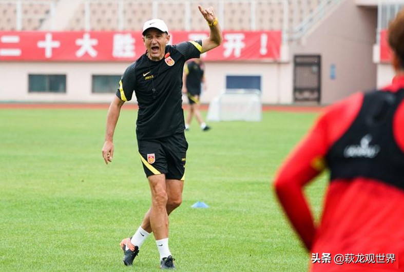 中国队对日本直播（CCTV5直播日本队VS国足！避免惨案必须拼刺刀 扬科维奇：压上去）