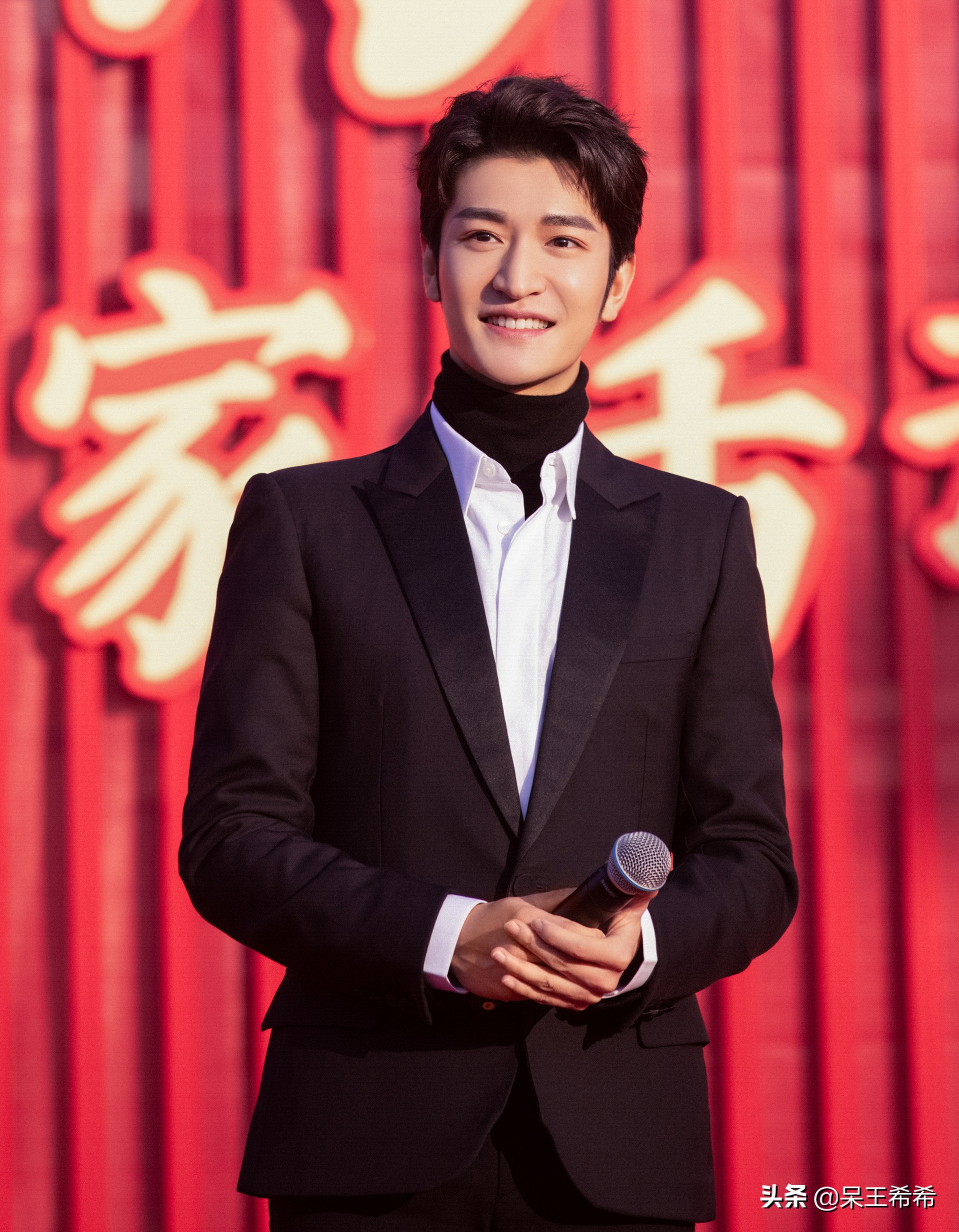 央视新面孔尹颂事业发展高开低走，被观众认可需要更长时间