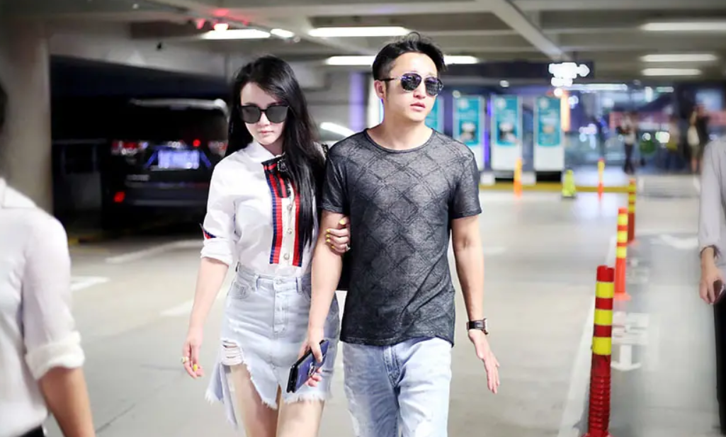 冉莹颖：为爱从央视辞职，一年被甩23次，为救邹市明生三胎存血？