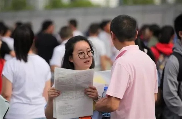 职校生实习现状：宁在格子间免费干活，也不愿在一线“打磨”