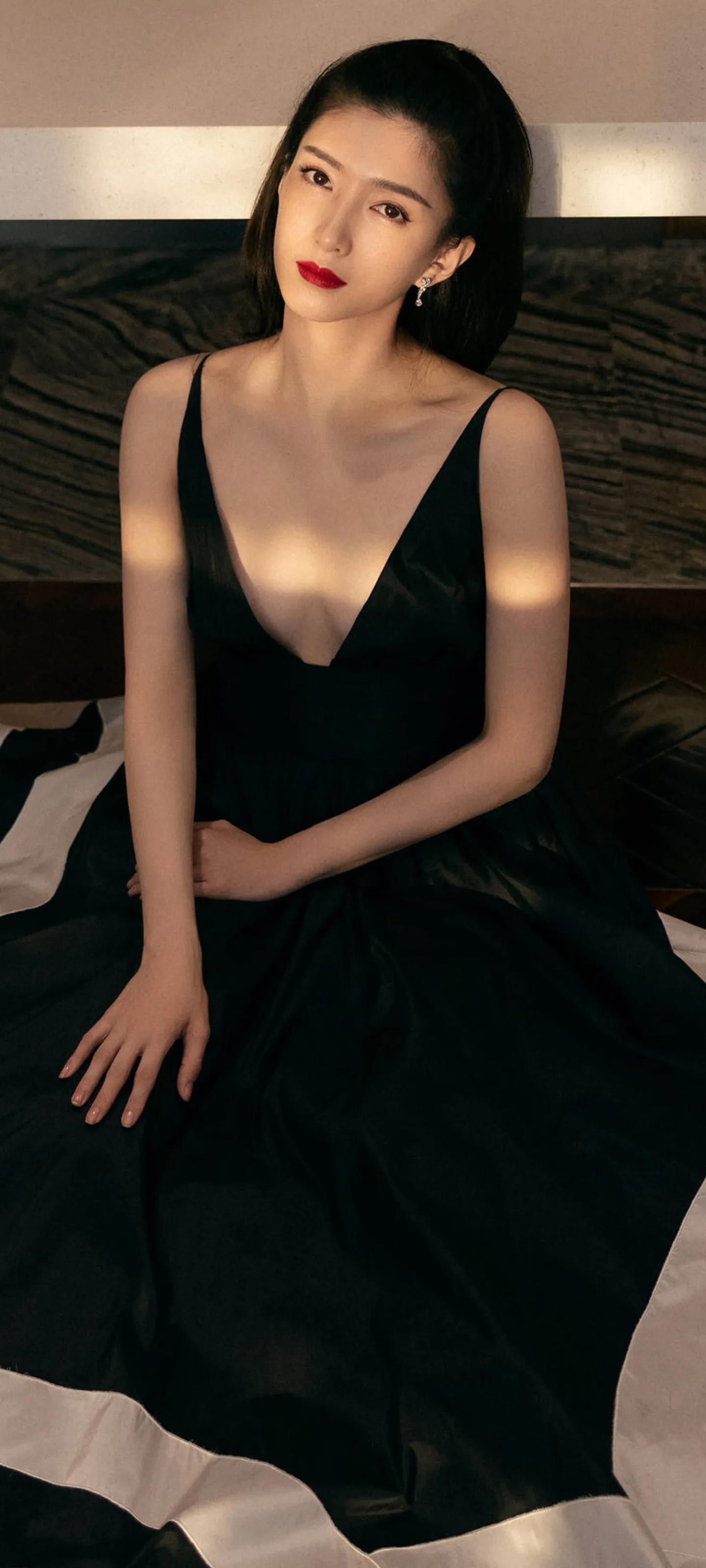 江疏影｜黑色是浪漫是典雅｜美图