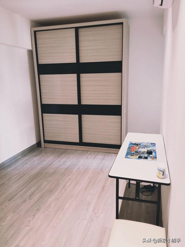看她在马来西亚的新房，装修非常普通，跟我们国内出租房没啥区别