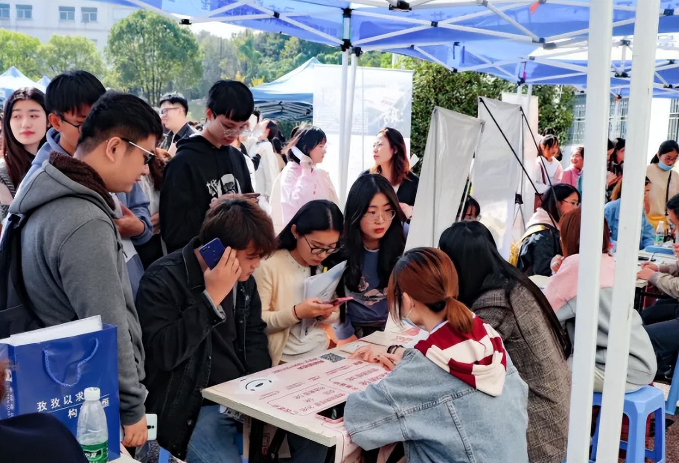 为啥毕业生就业愈发艰难？其实跟学生无关，主要问题出在高校教育