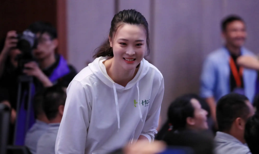中国女排世界杯个人资料(排球最美队长惠若琪,从奥运冠军到公益事业