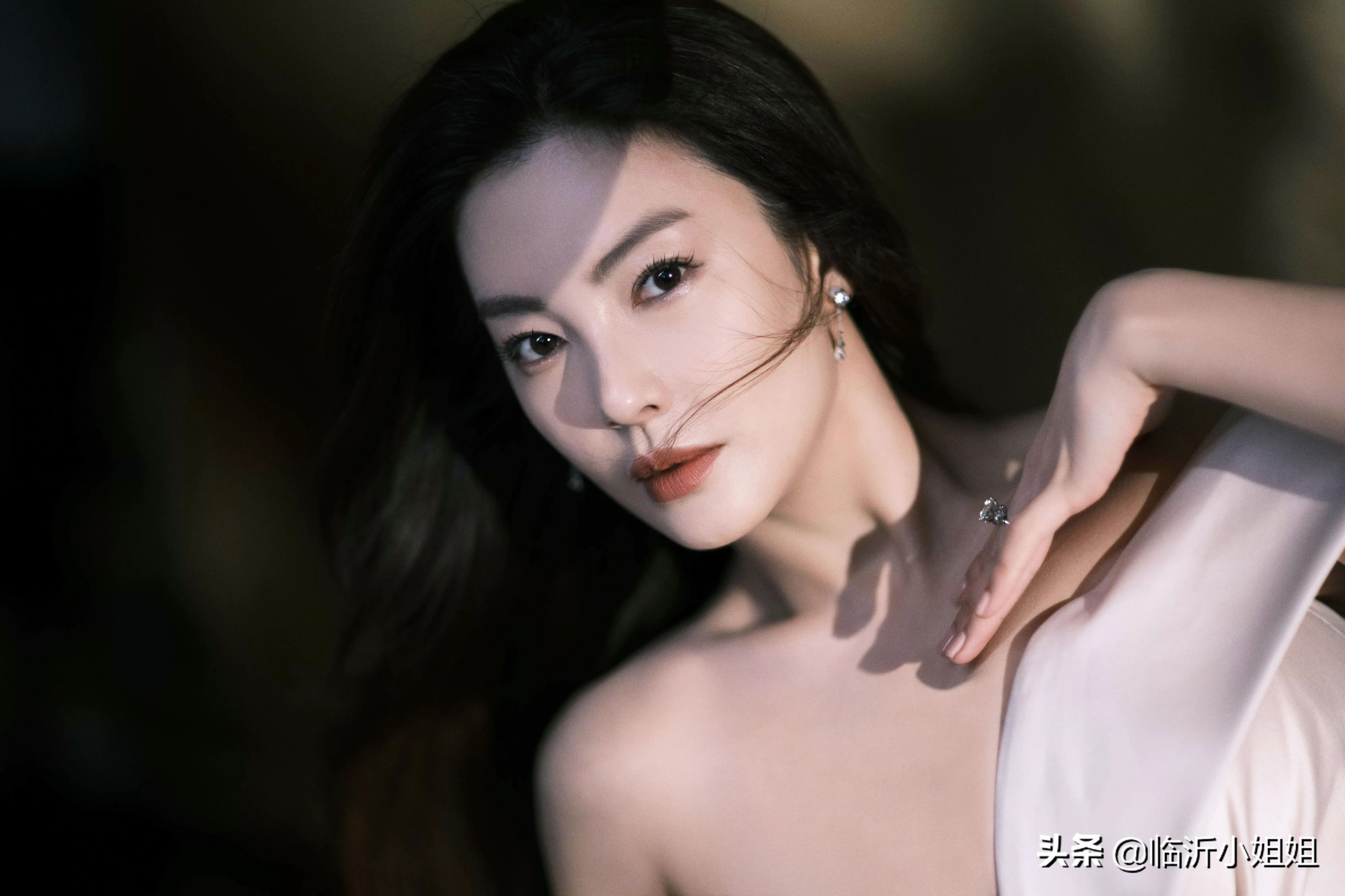 张雨绮，清冷性感的优雅女性，直爽笃定的性格，气场太强大