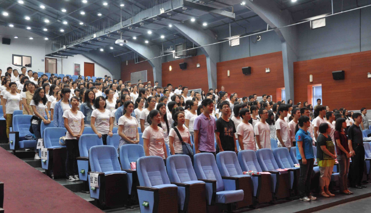 大学副教授晒出全年收入，最后金额成亮点，难怪教师行业竞争激烈