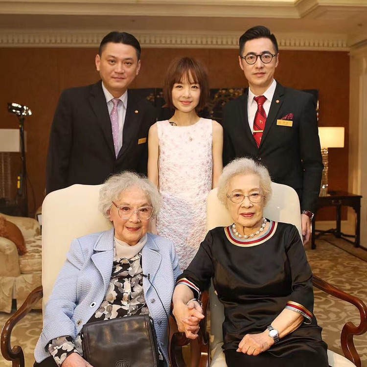 王丹凤、王晓棠“二王争美”：都说二人长得像，其实美得各有千秋