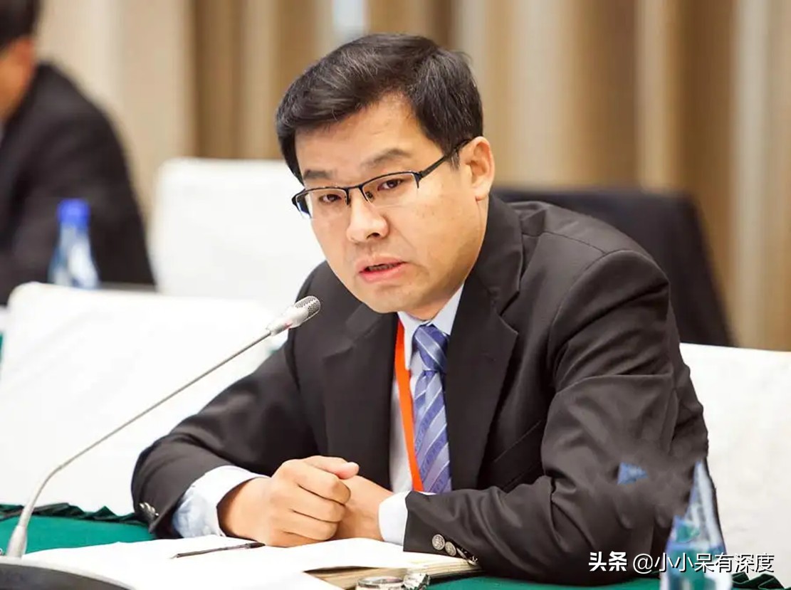 评论员吴大辉，他憨厚的外表下，笨拙地表达中，爆出巨量的惊喜