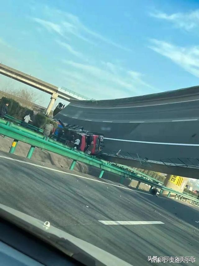 超载400%！湖北鄂州一桥梁侧翻致4死8伤，3名死者为养护工人