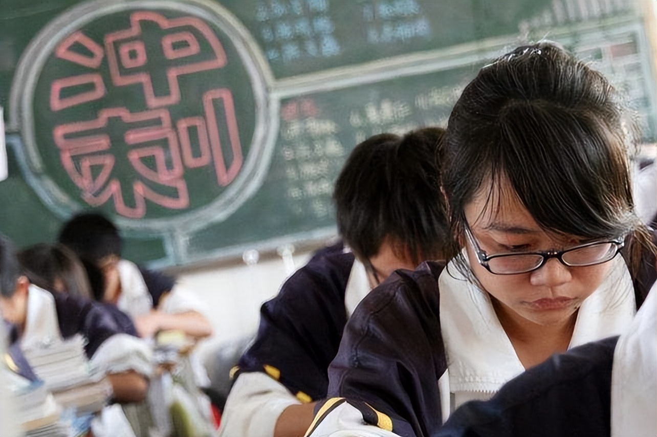 2022年高考多少分才可以上“本科”？班主任坦言：至少达到这个数