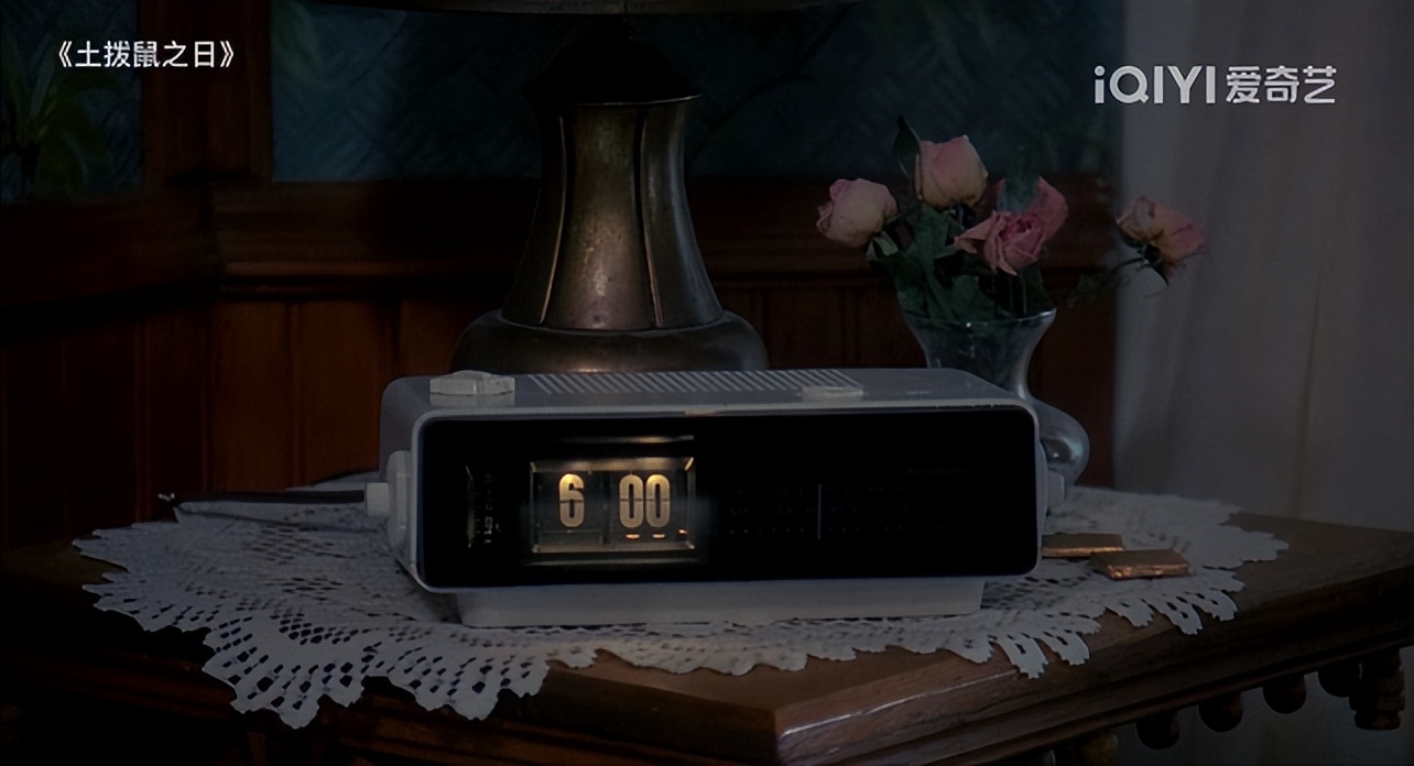 电影《土拨鼠之日》，被困在时间循环里的中年人，如何自我救赎？