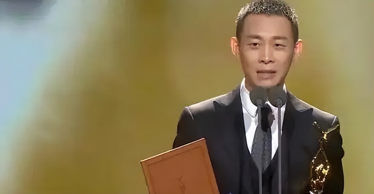 张译被业内人称"戏疯子",陈凯歌评价张译是"戏比天大",贾樟柯说他"张