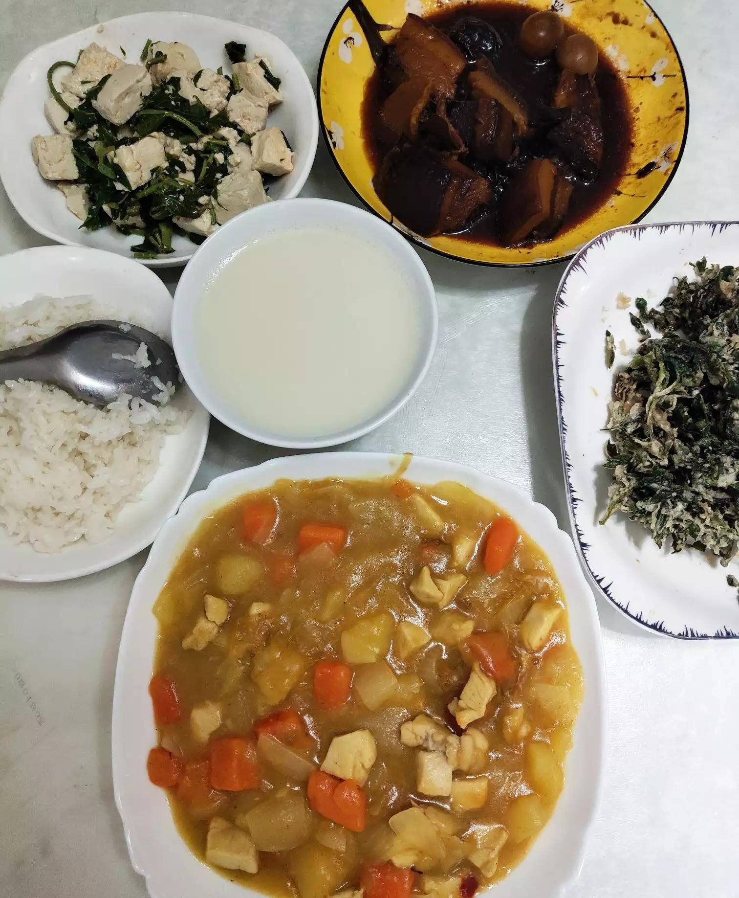 高三学生周末 吃的什么美食？跟家长“大厨”学做菜 孩子吃美了吗？