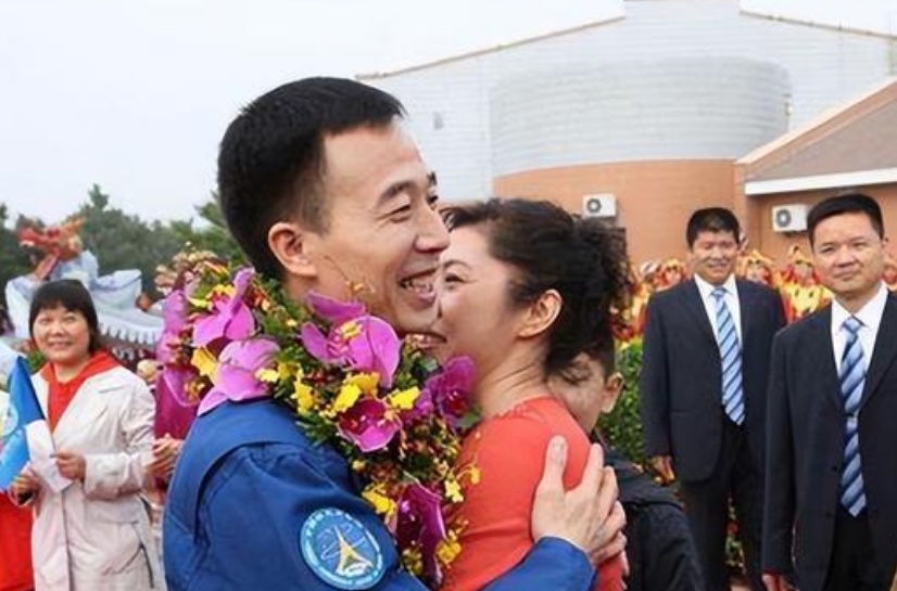 中国航天员景海鹏与妻子张萍的爱情故事