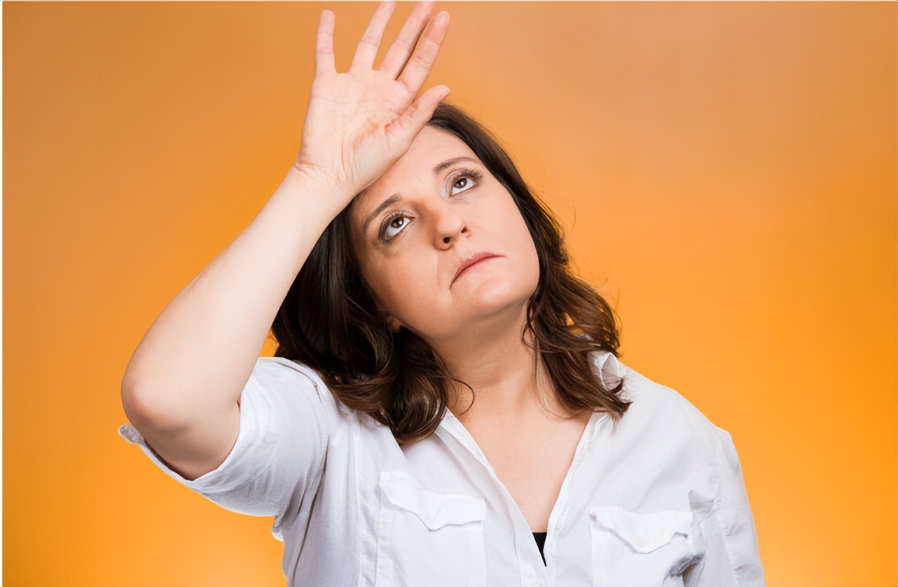 女人開始衰老時，4處會發出“提示”，女人心細就不難察覺