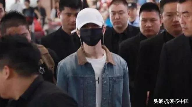 参加活动 出行气场十足，明星就该有这么大的排场吗？