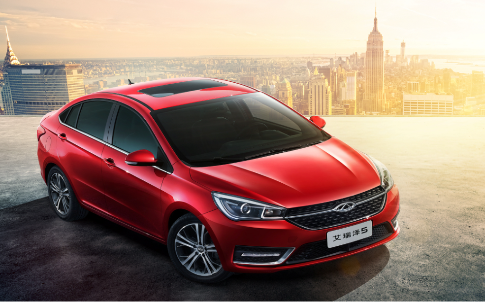 女的开什么车既实用又好看（女生开哪款车合适些）