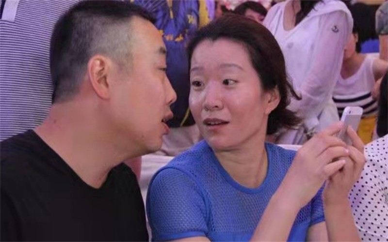 乒协主席刘国梁的爱情，与妻子是初恋，妻子因爱他选择出国打球