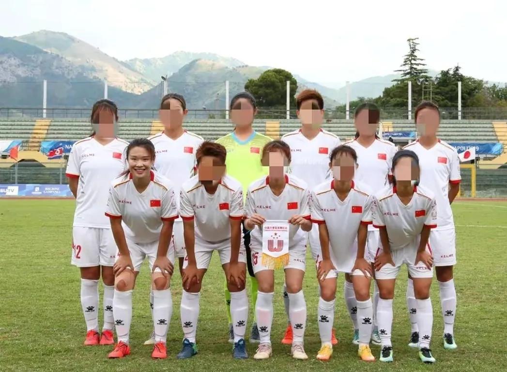 患病女足球员熊鑫(22岁中国女足小将患癌症，24小时收50万捐款，想继续为国征战)