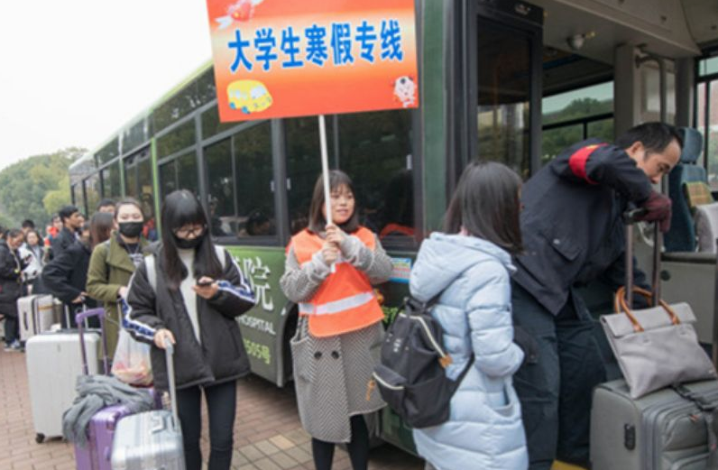 大学生填写放假留校理由，仅一位同学说“实话”，同学称其为勇士