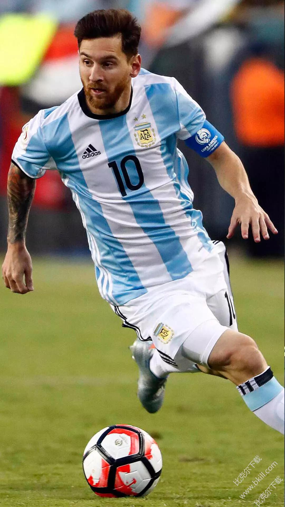 阿根廷足球队员梅西为什么全世界人们都非常喜欢他呢？