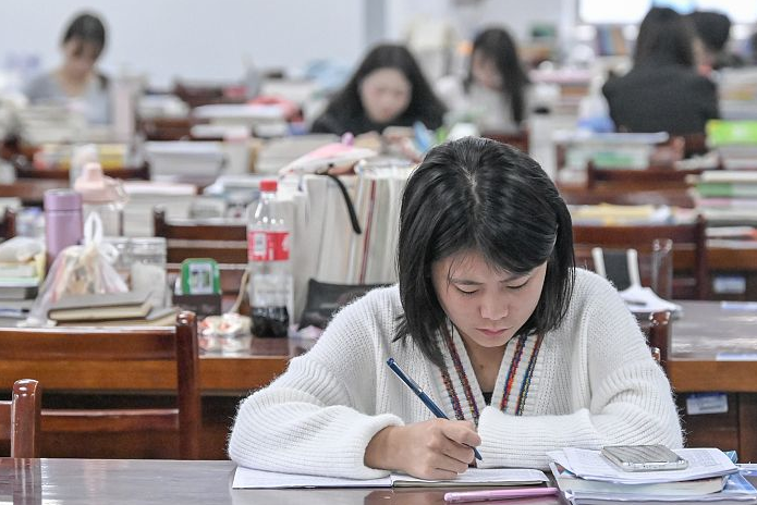 同班毕业生前途却迥然不同，辅导员说出实情，差距入学时就已体现