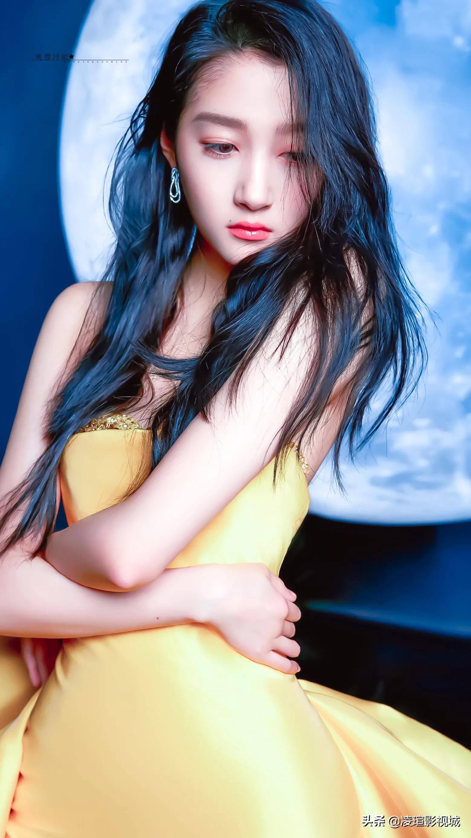 明星壁纸图片分享：关晓彤（2）