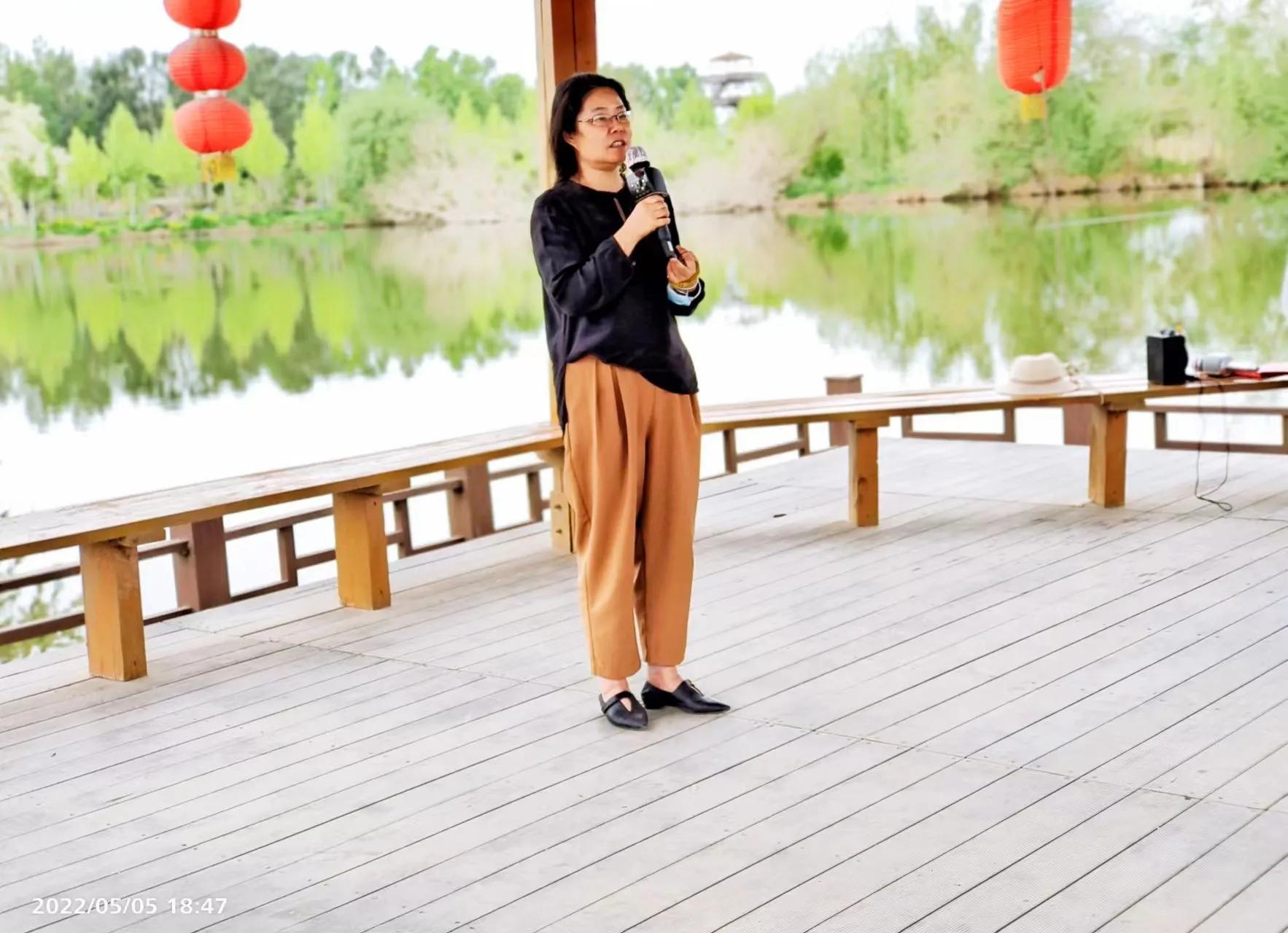 新疆阿克苏远方之声朗诵俱乐部举办“红五月”诗歌朗诵活动