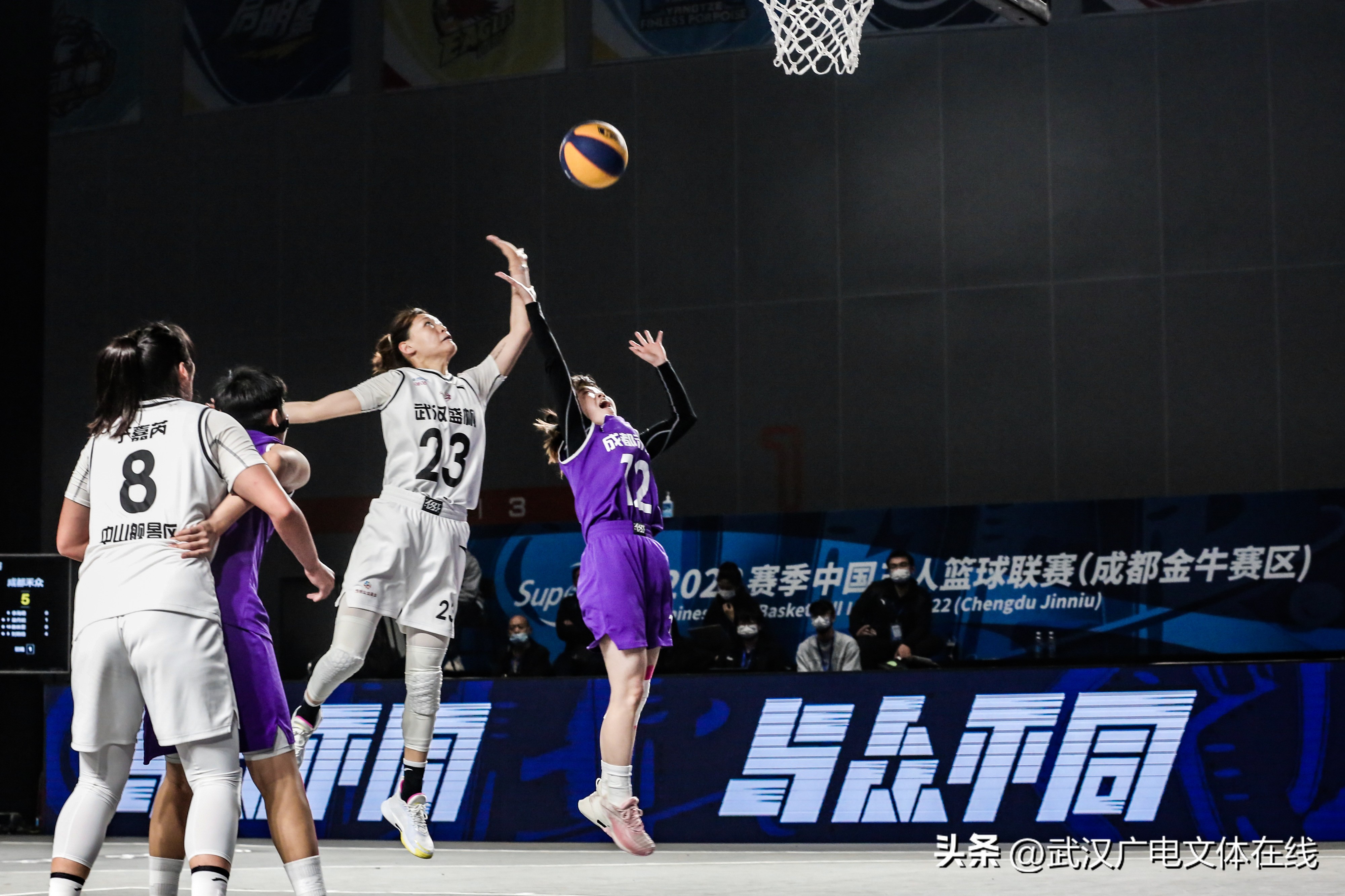 2022重庆市篮球超级联赛(超三联赛 | 哈文茜荣膺常规赛得分王 武汉盛帆闯进四强 武汉东风雪铁龙名列第七)