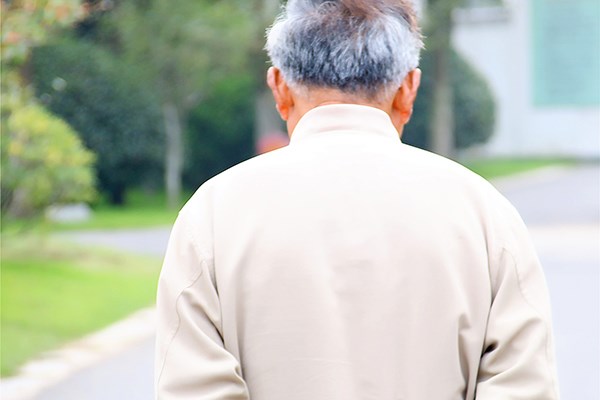 研究实锤！熬夜不仅降低免疫力，还容易得老年痴呆，早点引起重视