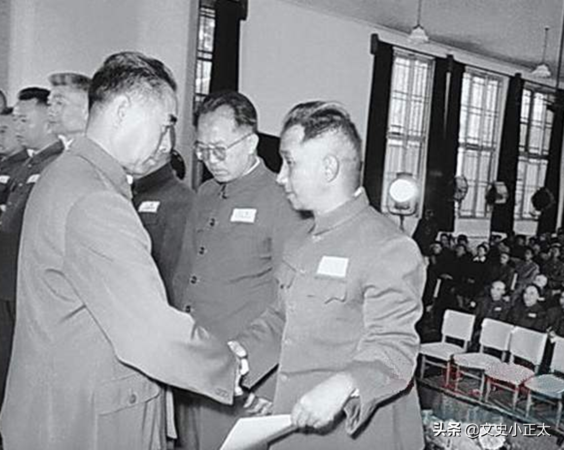 1955�����ν�����̨�»�վ��һ�ˣ�����������ԭ��û�������