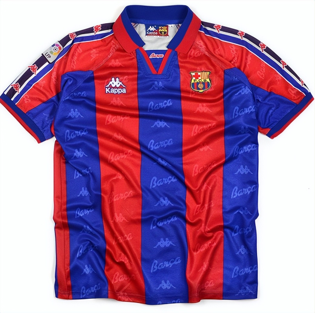 足球装备牌子推荐图片(威尼斯队球衣引爆潮流,盘点kappa设计的8款经典