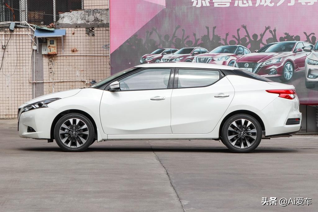 日系自吸自动油耗5.3L，三厢大空间家轿，低价格高品质，日产蓝鸟