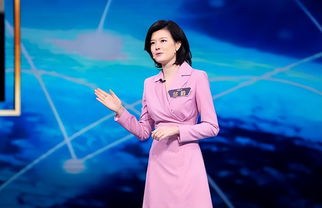 她又开始担任总台央视新闻频道国际时事评论节目《环球视线》的主持人